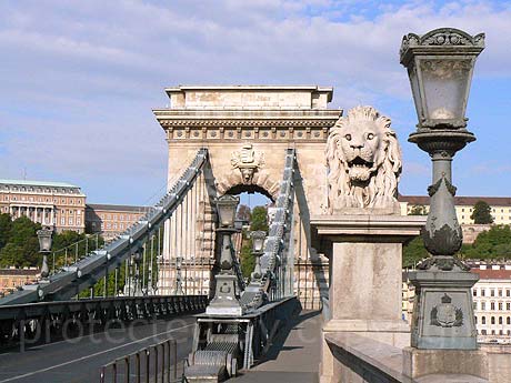 Kettenbruecke Budapest  foto