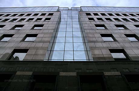 Moderne Architektur in Budapest Buerogebaeude foto