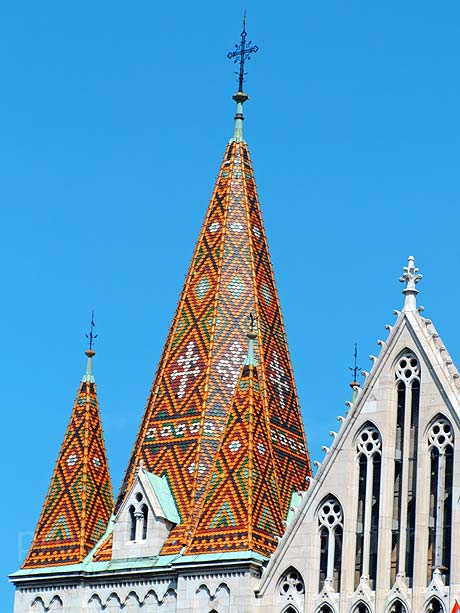 Oberen Detail der Fassade des Matthias Kirche in Budapest foto