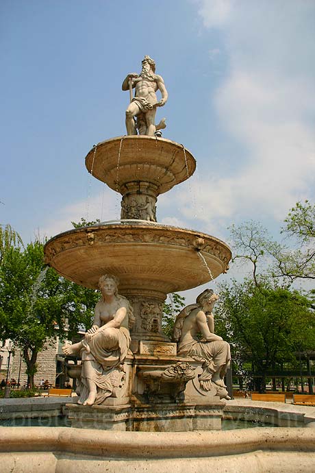 Budapest fountain photo