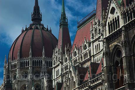 Reszlet a magyarorszagi parlamentrol Budapesten foto