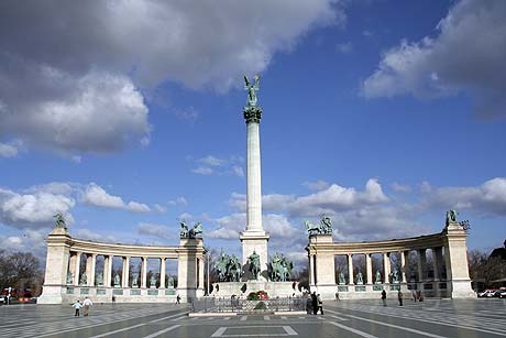 Piazza degli Eroi a Budapest foto