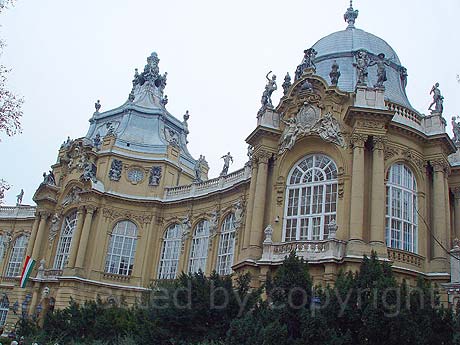 Cladire veche clasica in Budapesta foto